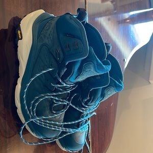 HOKA KAHA 2 GTX Hiking Boots, rarely worn, blue color